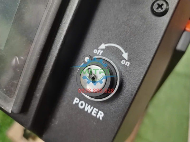 Máy hàn laser Jasic LS-20000F công tắc khóa nguồn