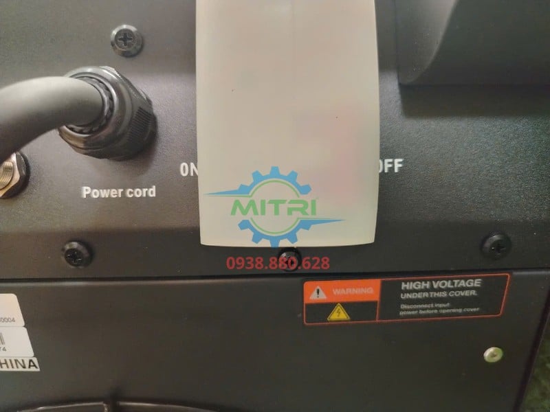 Máy hàn laser Jasic LS-20000F dây nguồn và công tắc mặt sau