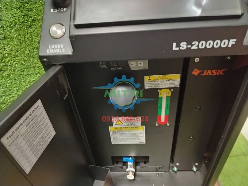 Máy hàn laser Jasic LS-20000F khoang kết nối bên trong