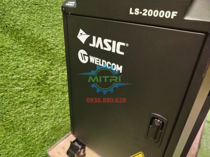 Máy hàn laser Jasic LS-20000F logo và model mặt trước