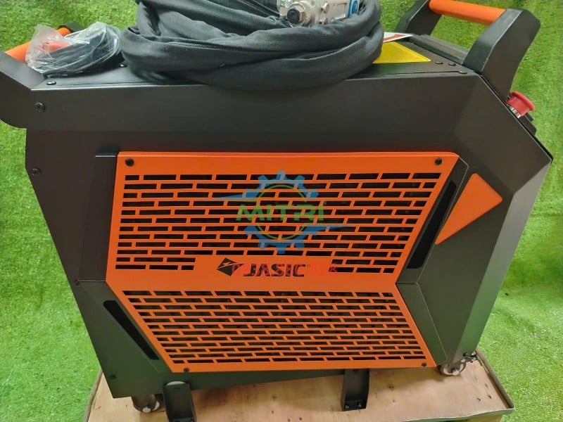 Máy hàn laser Jasic LS-20000F thân máy bên hông kèm dây cáp