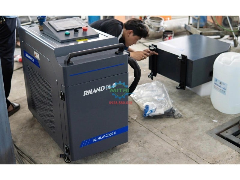 Mặt trước Máy hàn laser Riland RL-HLW-2000 II PLUSE Toàn bộ mặt trước Máy hàn laser Riland RL-HLW-2000 II PLUSE