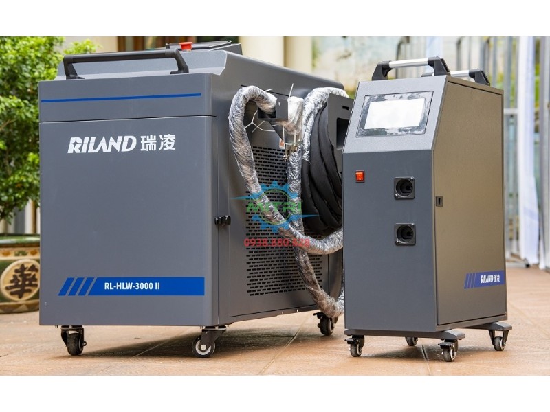 Máy hàn laser Riland RL-HLW-3000 II toàn bộ thân máy và bộ cấp dây