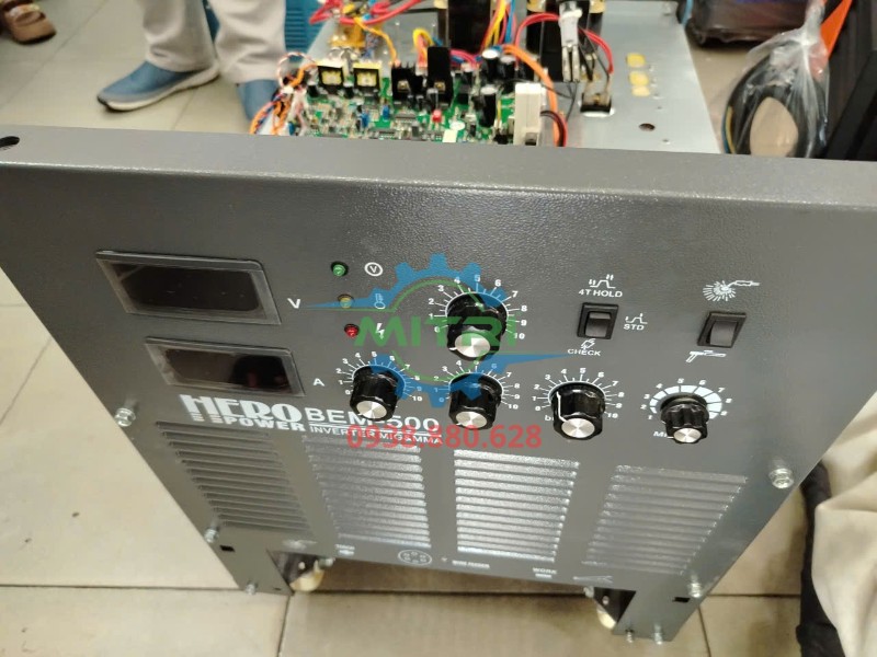 Tổng thể mạch bên trong máy hàn HERO BEM-500 nhìn từ trên