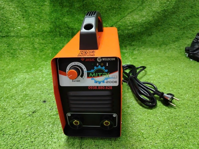 Mặt trước máy hàn que Jasic ZX7-200E nhìn chéo