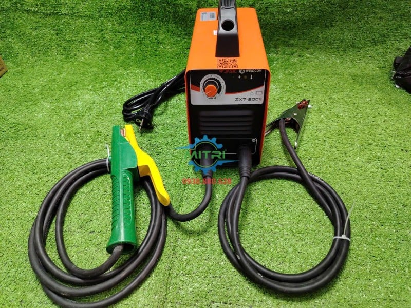 Mặt trước máy hàn Jasic ZX7-200E và phụ kiện
