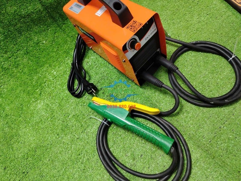Trọn bộ máy hàn que Jasic ZX7-200E nhìn chéo