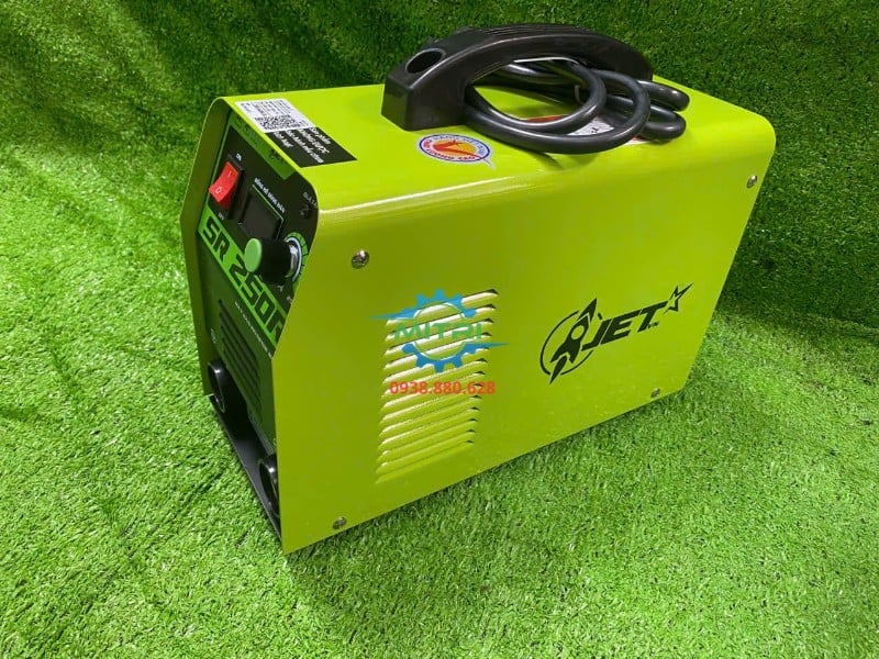 Toàn cảnh máy hàn que JET SR250R nhìn chéo Toàn cảnh máy hàn que JET SR250R nhìn chéo