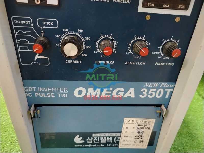 Máy hàn TIG OMEGA 350T – mặt trước toàn cảnh bảng điều khiển thực tế