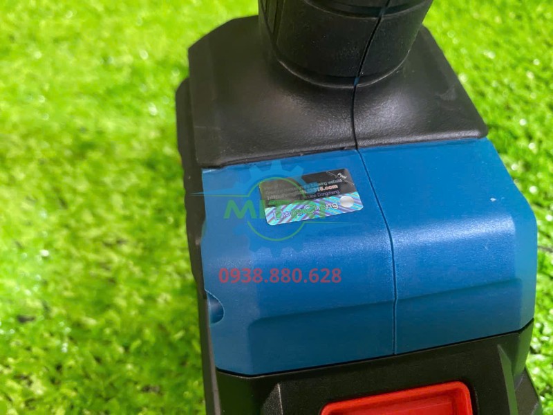 Chân pin và tem dưới đế máy khoan Dongcheng DCJZ03-13