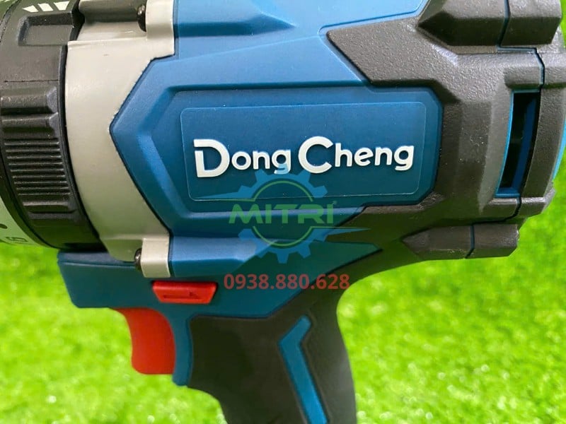 Logo Dongcheng trên thân máy khoan DCJZ03-13 Brushless