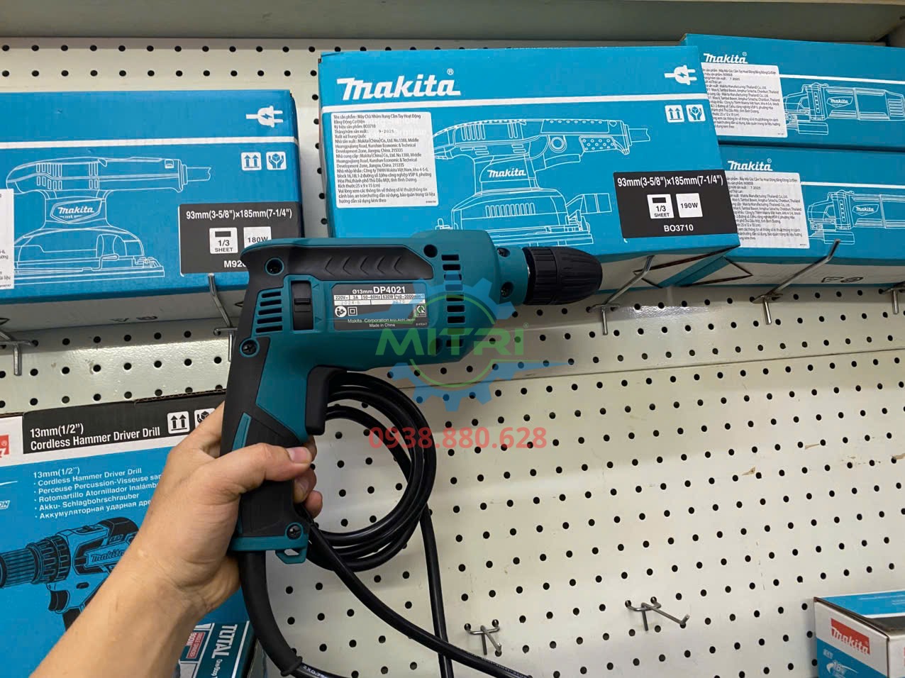 Máy khoan Makita DP4021 công suất 630W thiết kế gọn nhẹ