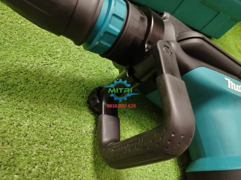 Tay cầm phụ và đầu kẹp SDS-MAX Makita HM1213C