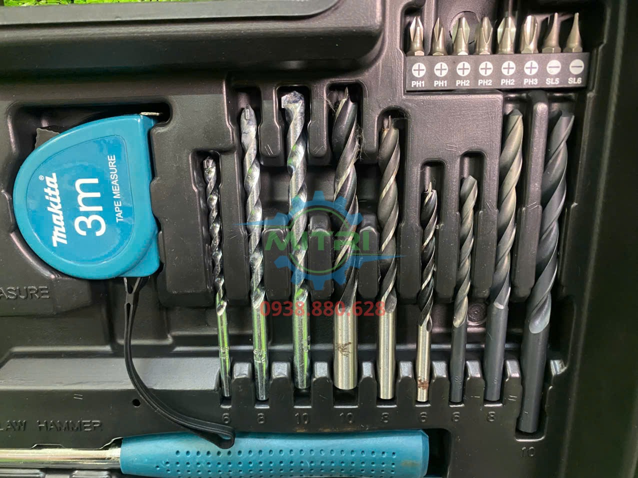 Bộ Máy khoan Makita M8103KX2B với 26 phụ kiện theo cấu hình hãng