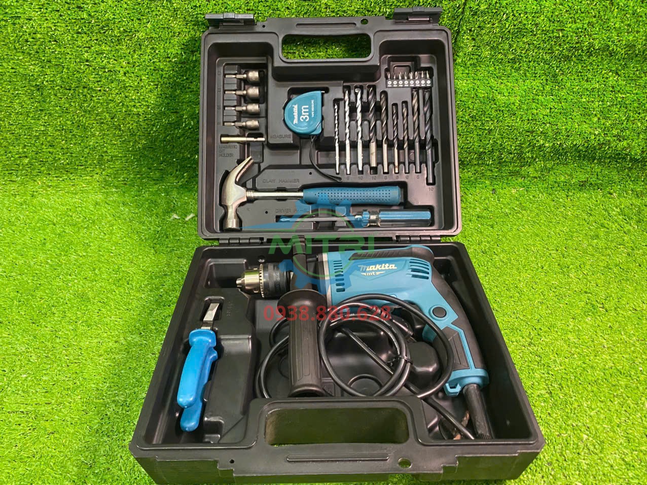 Máy khoan búa Makita M8103KX2B cùng bộ 26 phụ kiện đa dạng
