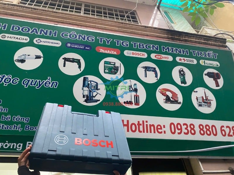 Máy khoan búa Bosch GBH 2-24 DFR 790W thùng hàng tại cửa hàng