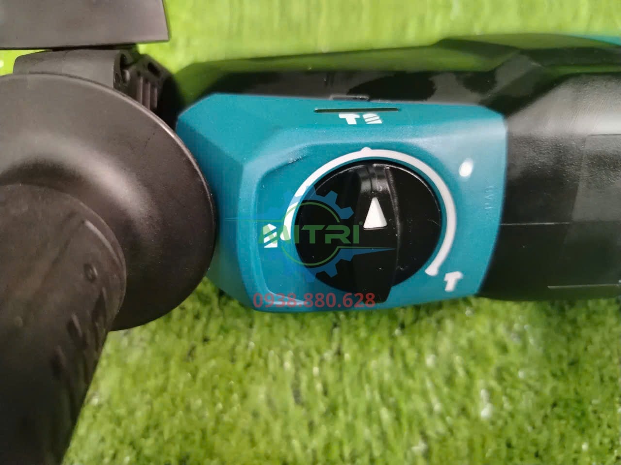 Máy khoan dùng điện Makita HR2670 Máy khoan búa dùng điện Makita HR2670 công suất đầu vào 800W