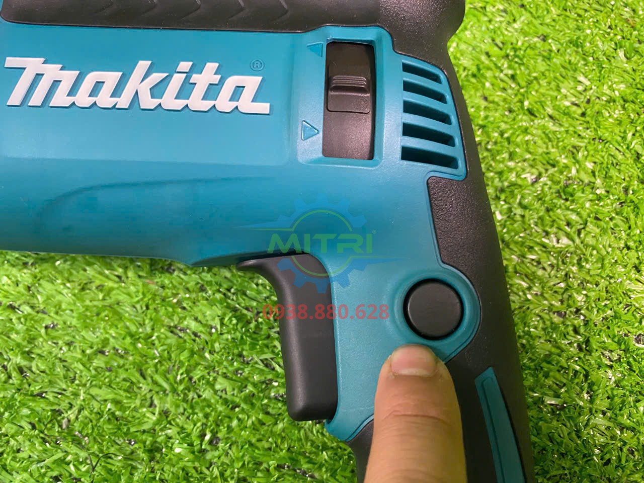 Máy khoan điện 630W Makita DP4021 và cấu hình giao hàng