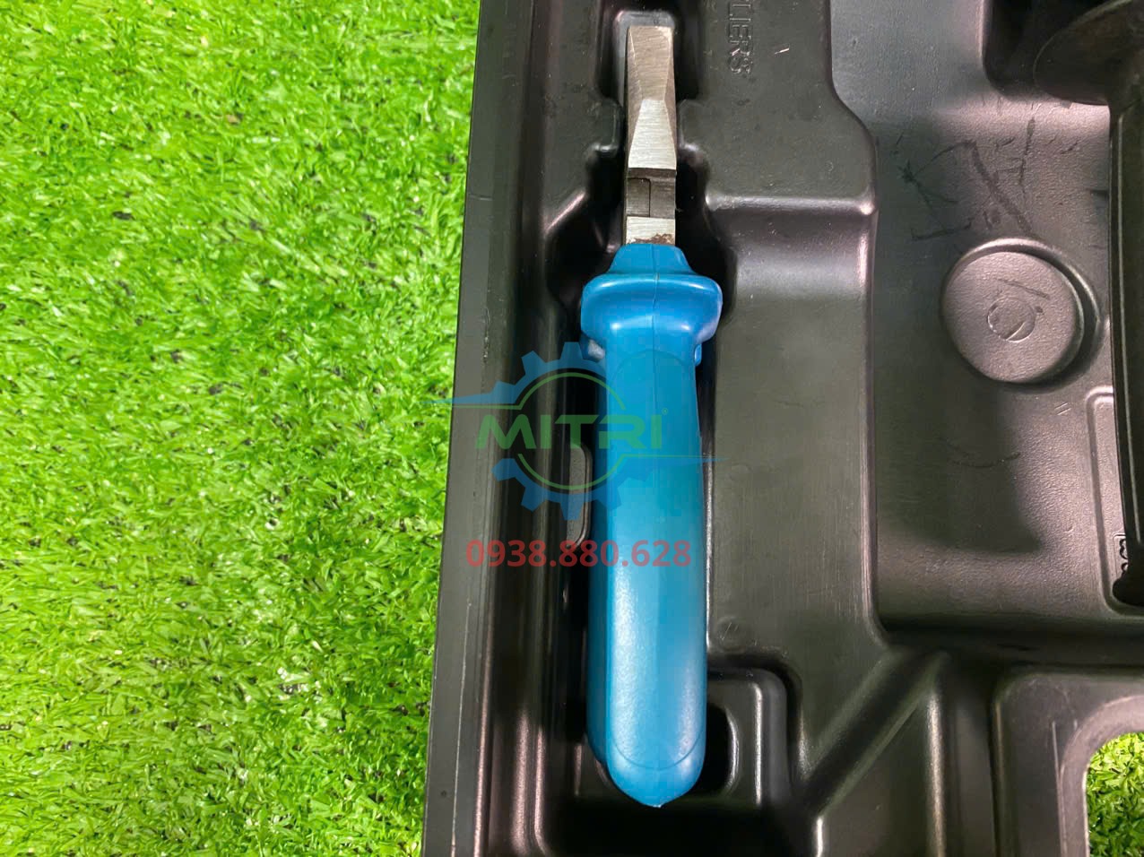 Máy khoan động lực Makita M8103KX2B với động cơ 430W