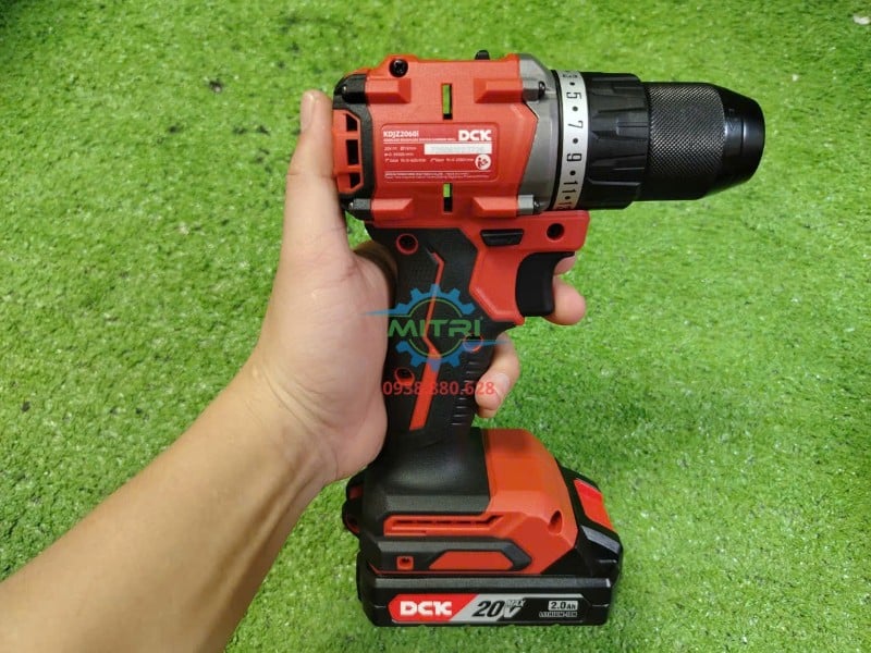 Cầm tay máy DCK KDJZ2060i nhìn bên phải