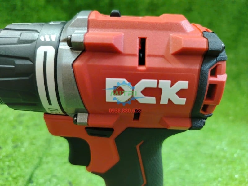 Vỏ động cơ và logo DCK trên máy KDJZ2060i