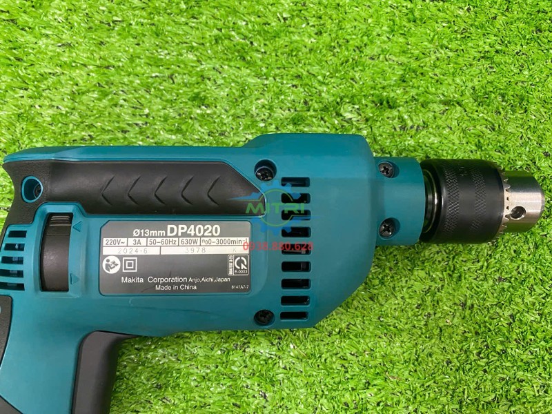 Máy khoan Makita DP4020 630W thân máy và tem model