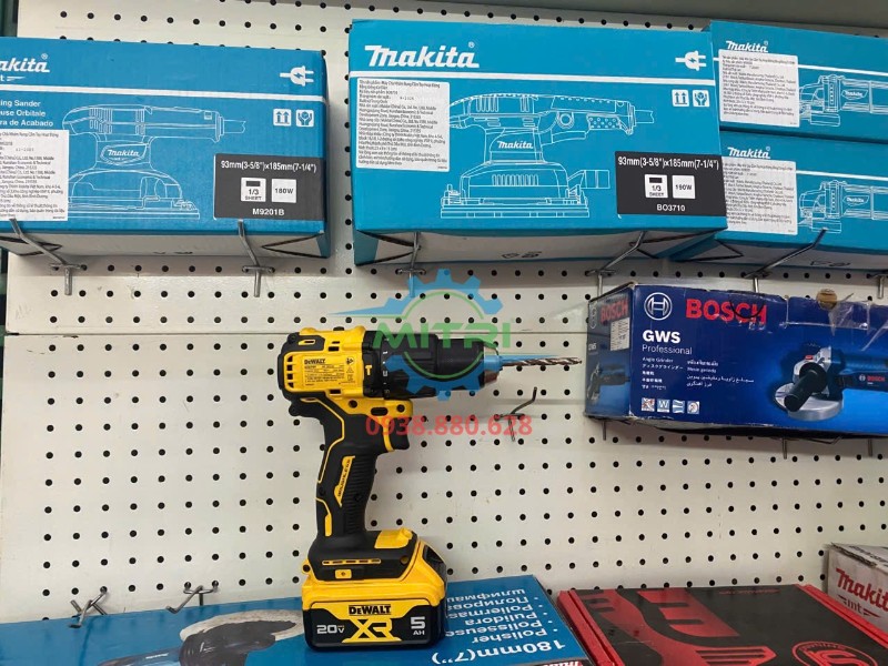 Máy khoan DEWALT DCD709N trưng bày thực tế trên kệ