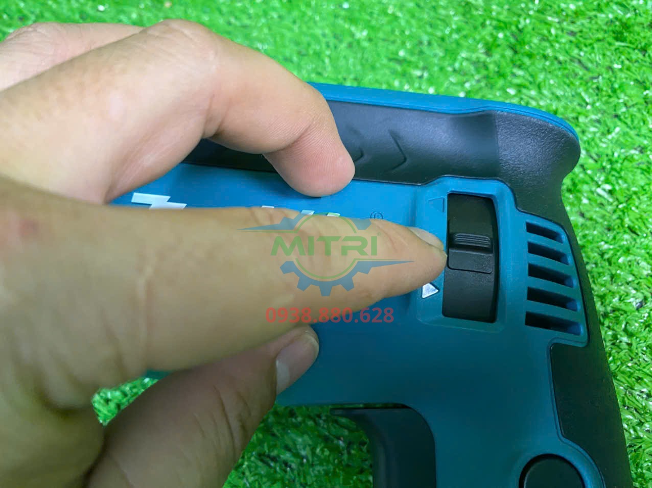 Máy khoan sắt Makita DP4021 dành cho xưởng cơ khí