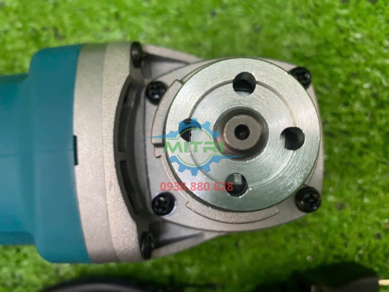 Đầu trục máy mài Makita 9556HB 100mm chụp thực tế