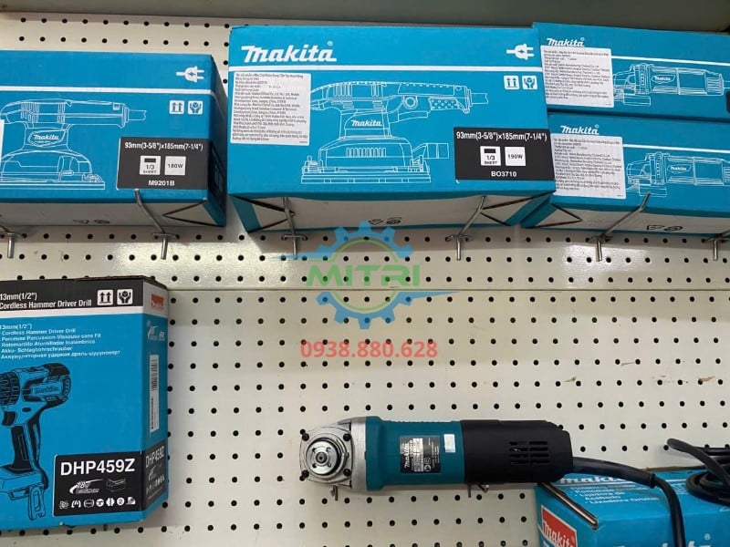 Máy mài Makita 9556HB trưng bày thực tế trên kệ