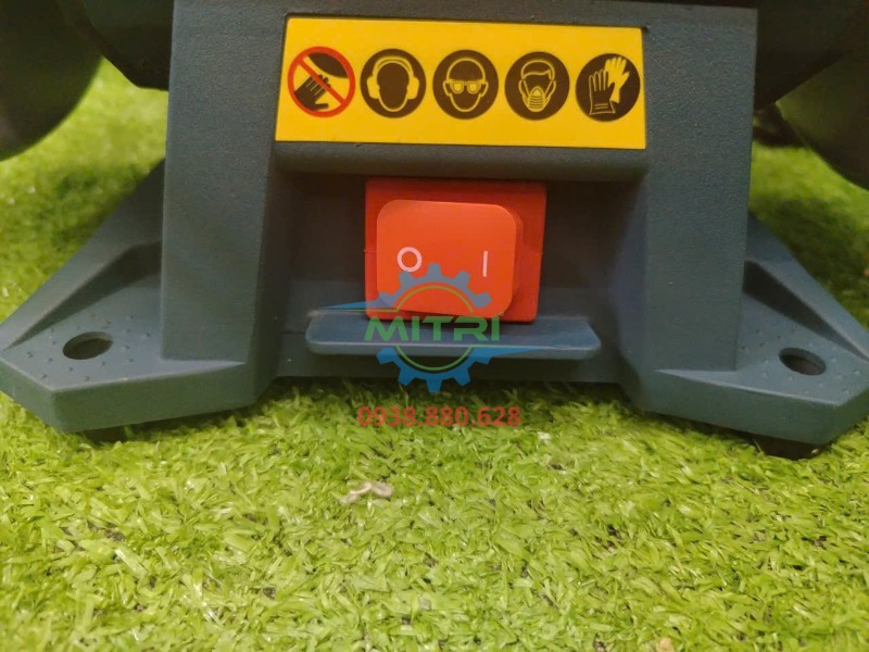Công tắc nguồn trên máy mài bàn Bosch GBG 35-15