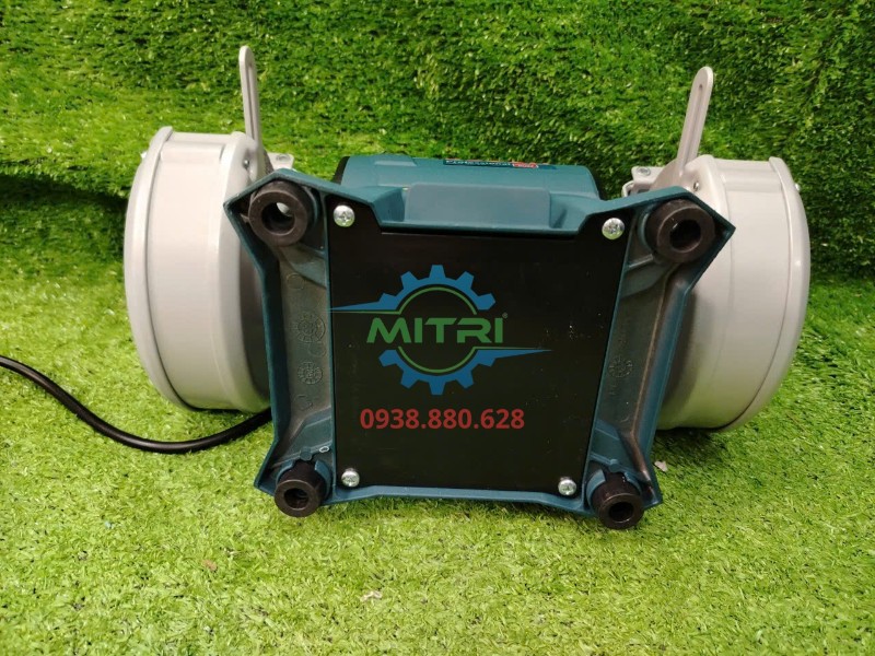Mặt đáy và phần đế của máy mài bàn Bosch GBG 35-15