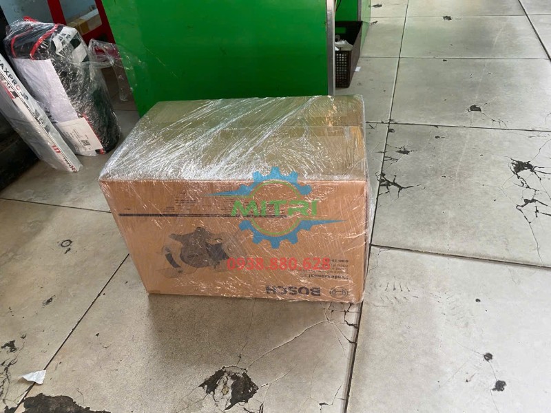 Thùng hàng Bosch GBG 35-15 được bọc màng trước giao nhận
