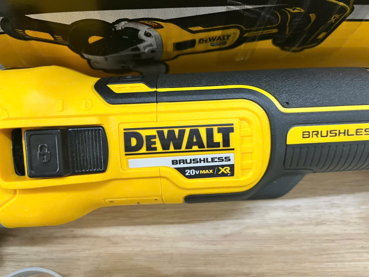 Máy mài Dewalt DCG405N-B1 chất lượng cao