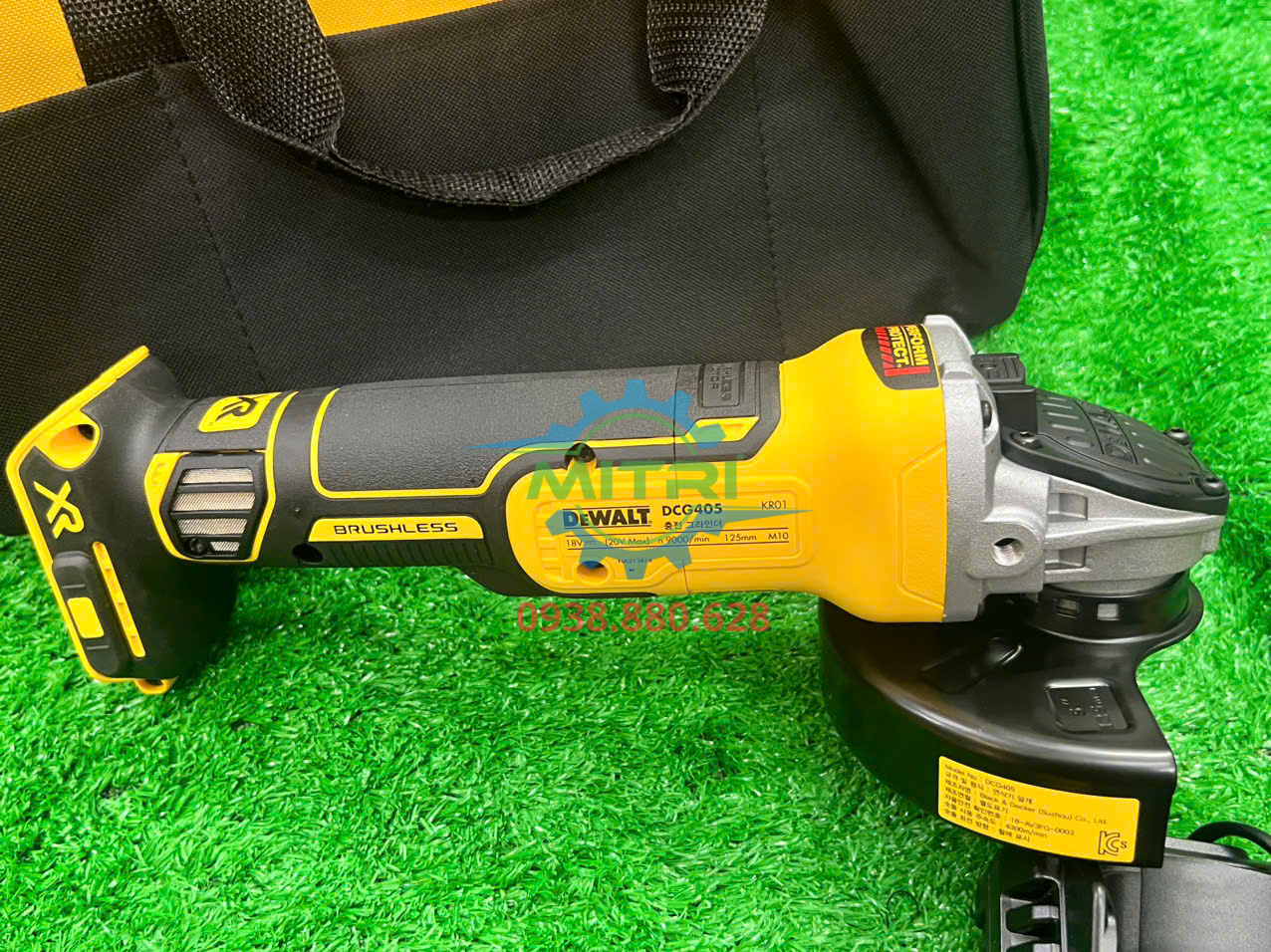 Máy mài góc dùng pin 18V DeWALT DCG405P2 thiết kế hiện đại