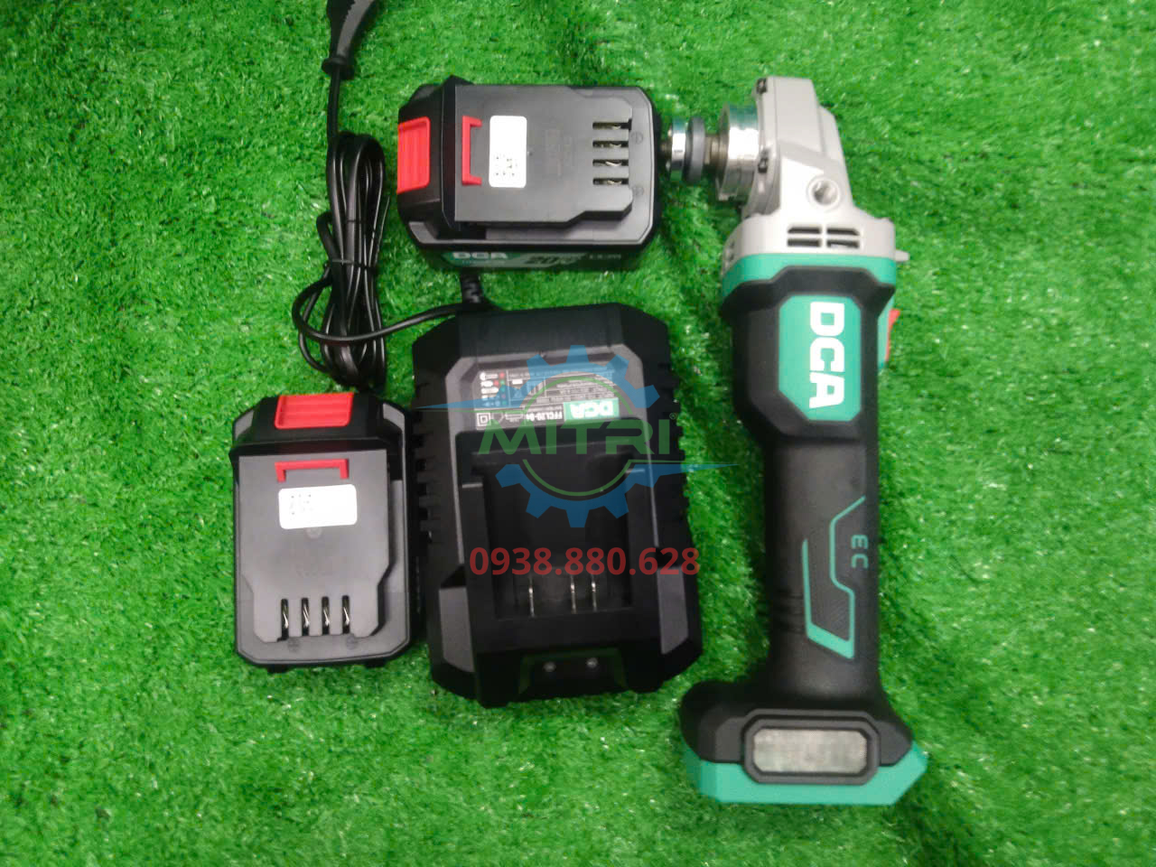 Máy mài góc dùng pin 20V DCA ADSM06-100FK cho thợ cơ khí