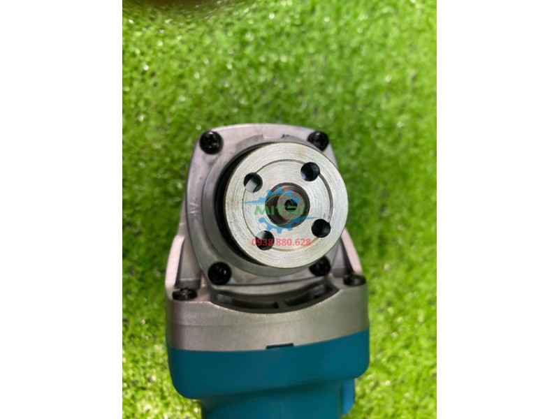 Đầu trục máy mài Makita 9556HN trong ảnh chi tiết