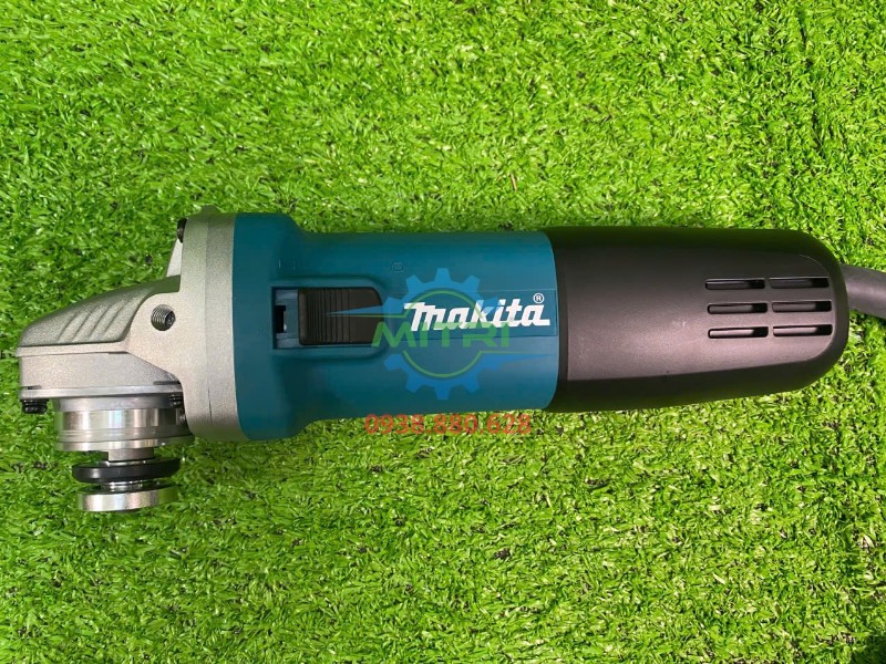 Máy mài góc Makita 9556HN toàn thân bên phải