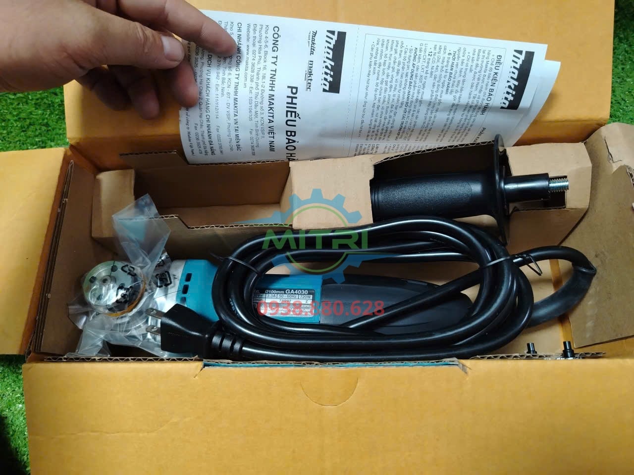 Máy mài góc Makita GA4030 100mm 720W kèm phụ kiện
