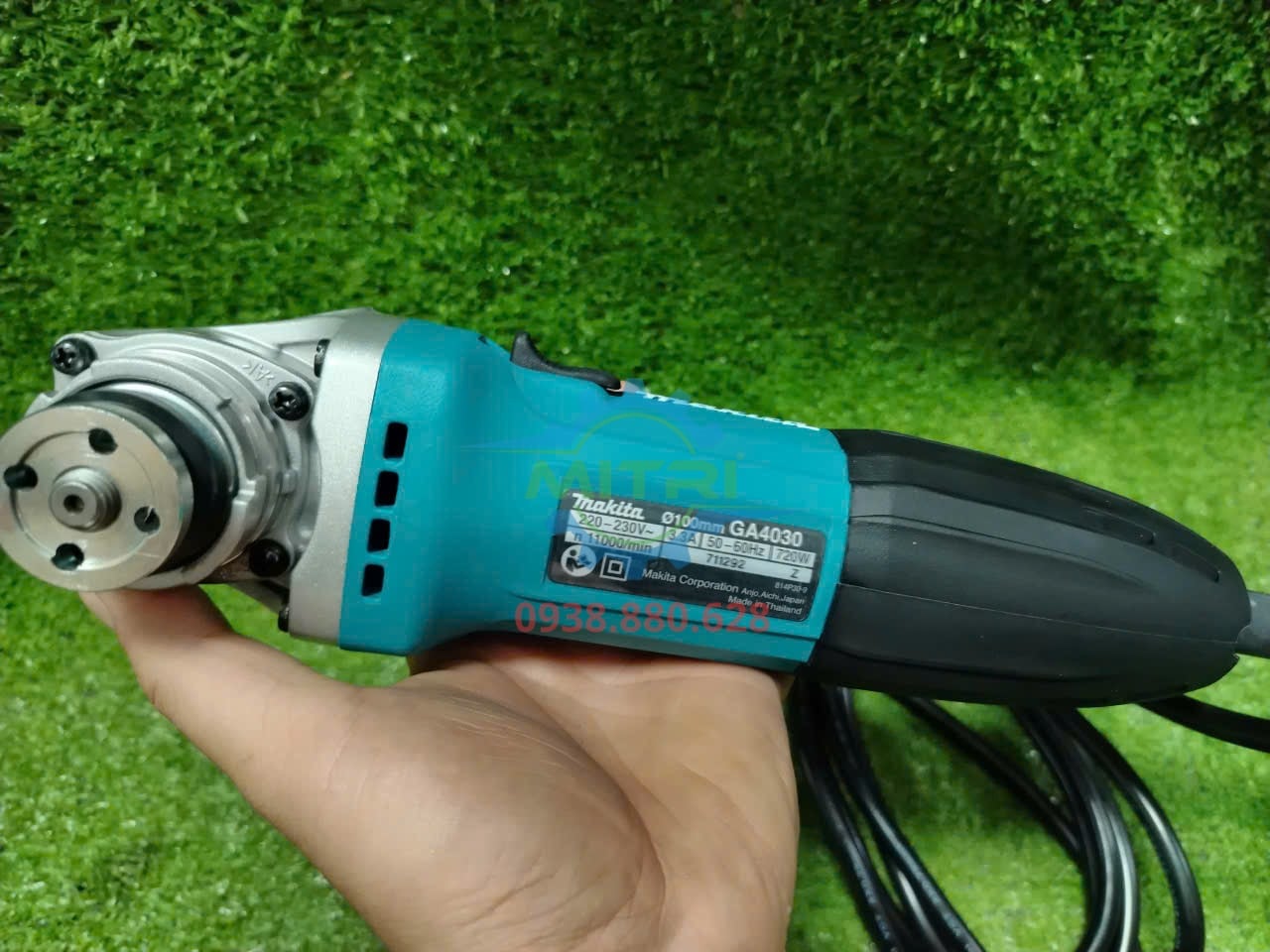 Tem thông số trên thân máy mài góc Makita GA4030
