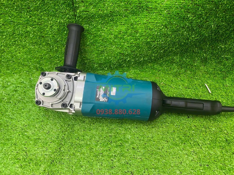 Máy mài góc Makita GA7060 chụp cùng cờ lê hãm đai ốc