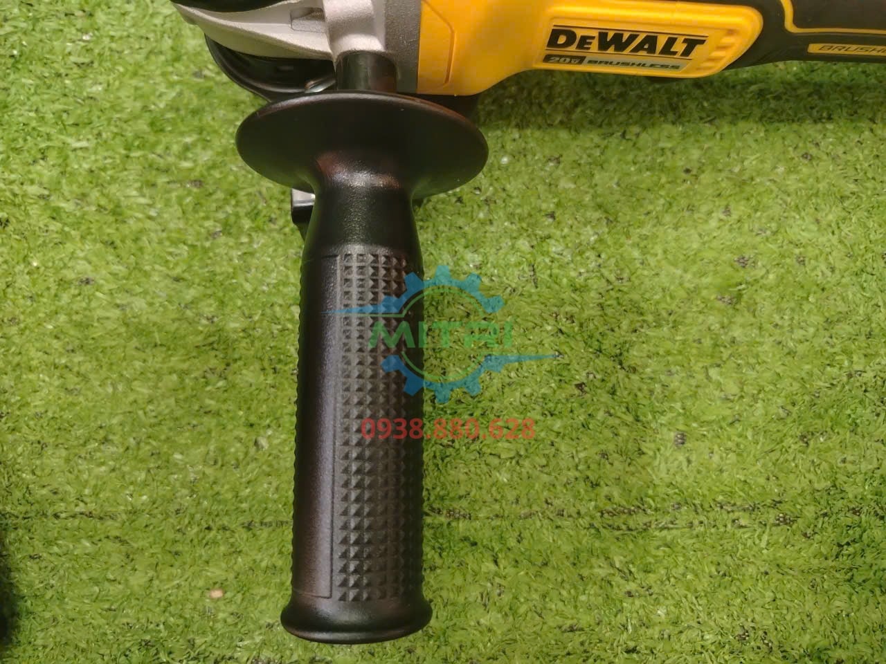 DeWALT DCG413B 4-1/2 inch 114mm Máy mài pin 20V MAX DeWALT DCG413B kích thước 4-1/2 inch 114mm