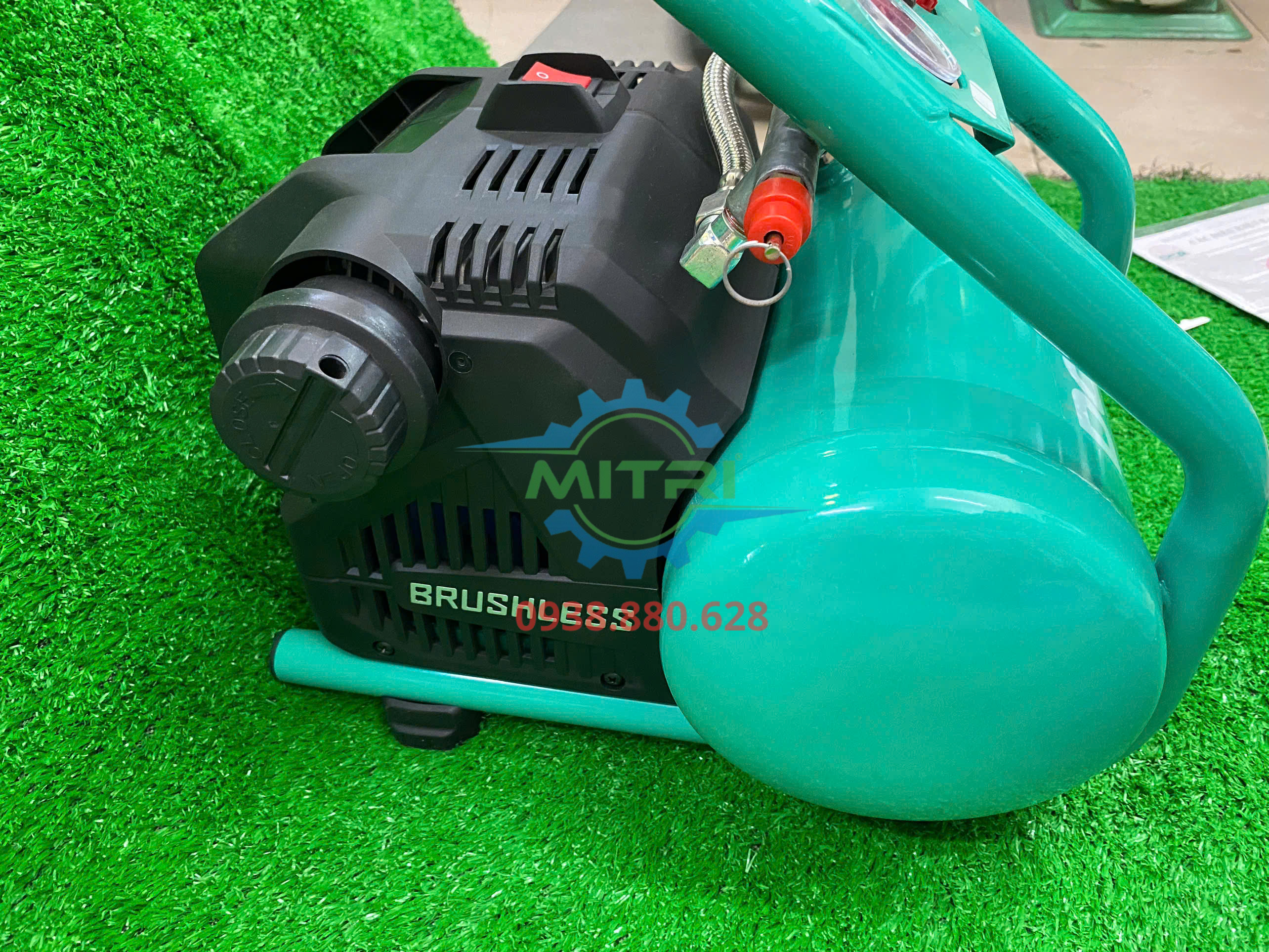 Chi tiết máy nén khí dùng pin 20V DCA ADQE550/6Z