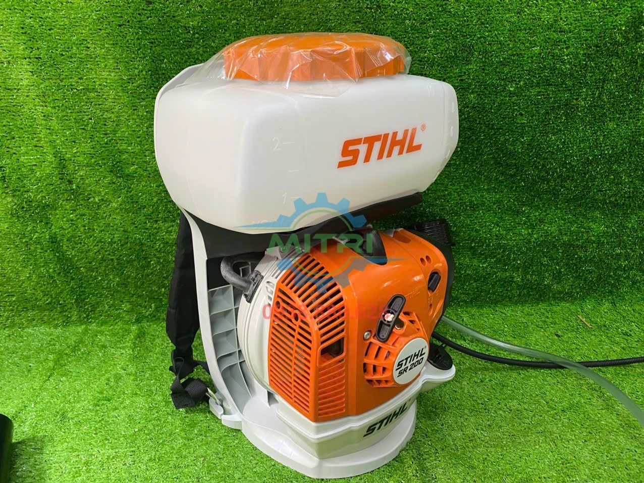 Máy phun STIHL SR200 trang bị động cơ công suất 0,8 kW