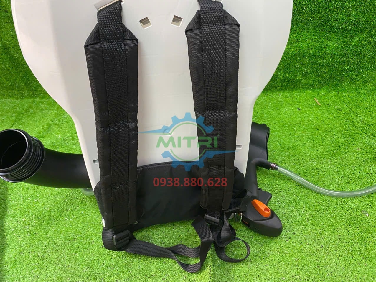 Máy phun thuốc đeo lưng động cơ STIHL SR200 với dây đeo điều chỉnh