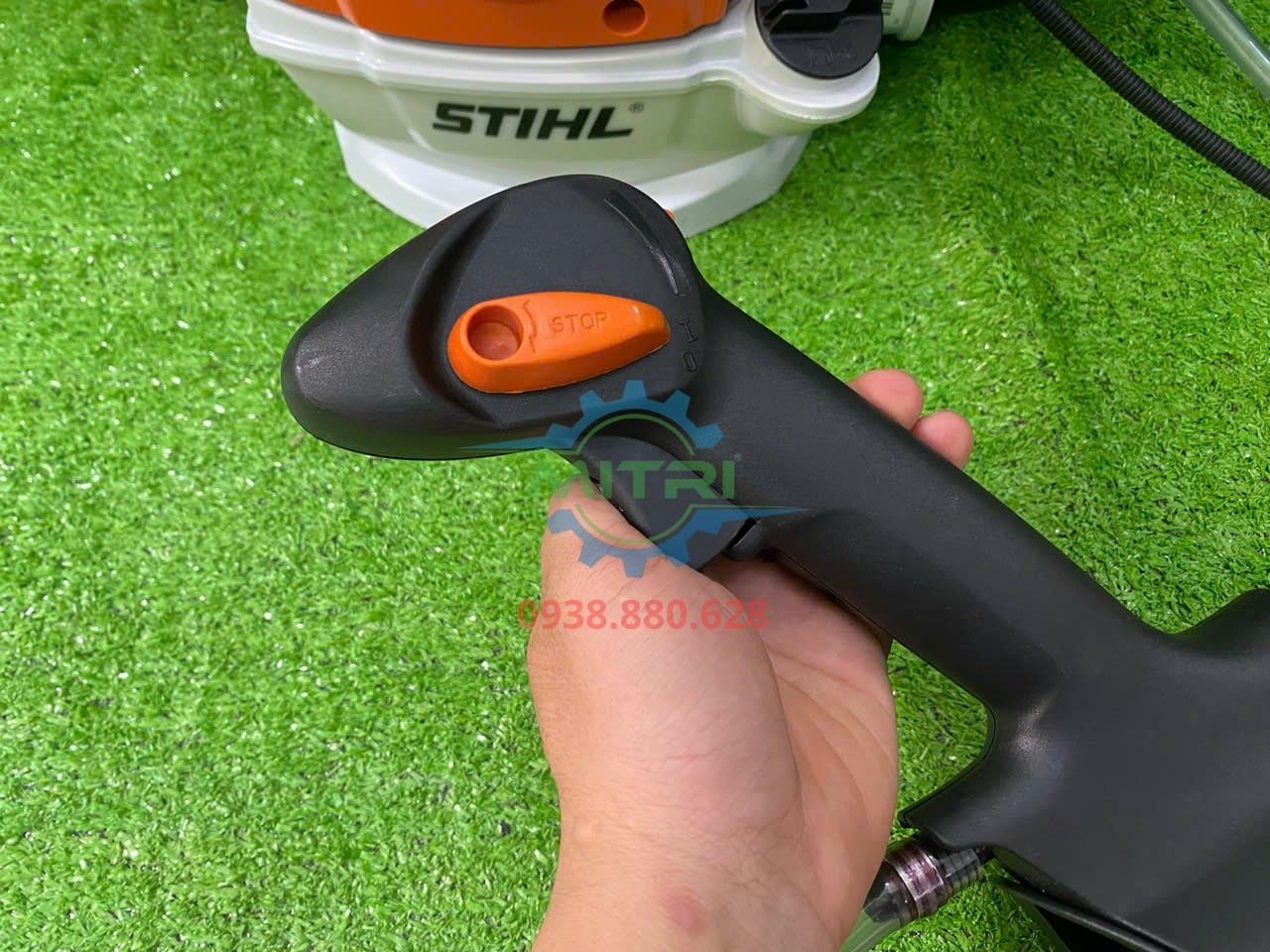 Máy phun thuốc nông nghiệp STIHL SR200 thiết kế đeo lưng