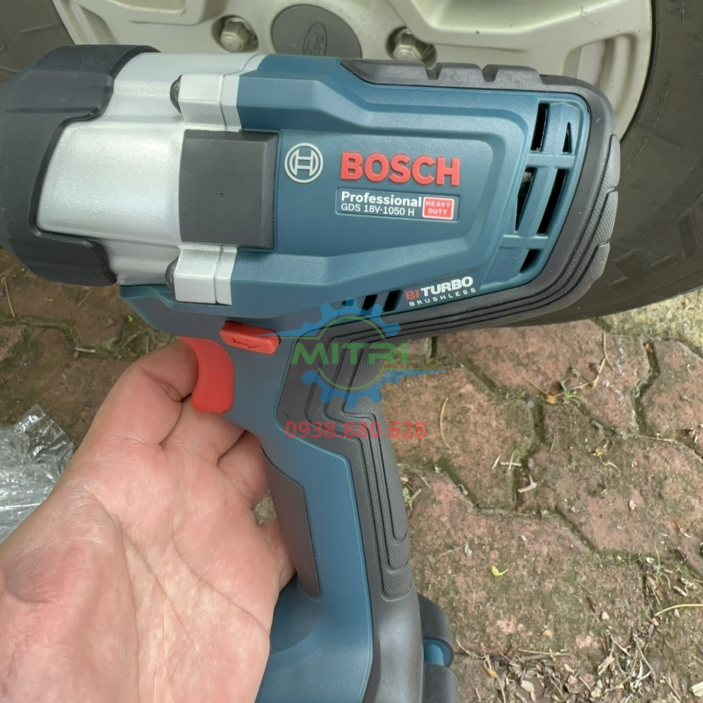 Máy siết bu lông Bosch GDS 18V-1050H mặt bên