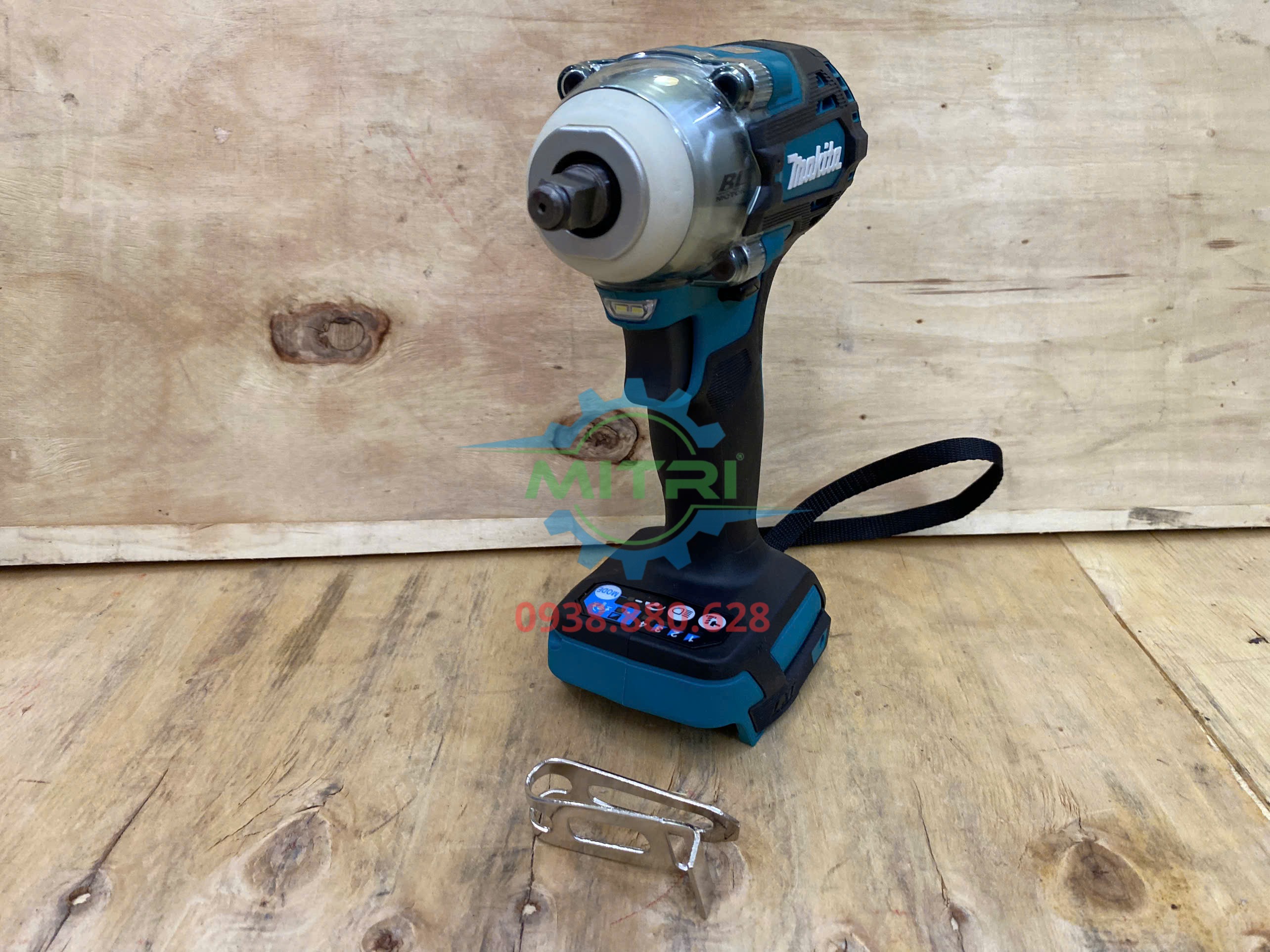Máy siết bu lông Makita DTW302RTJ kèm móc cài thắt lưng