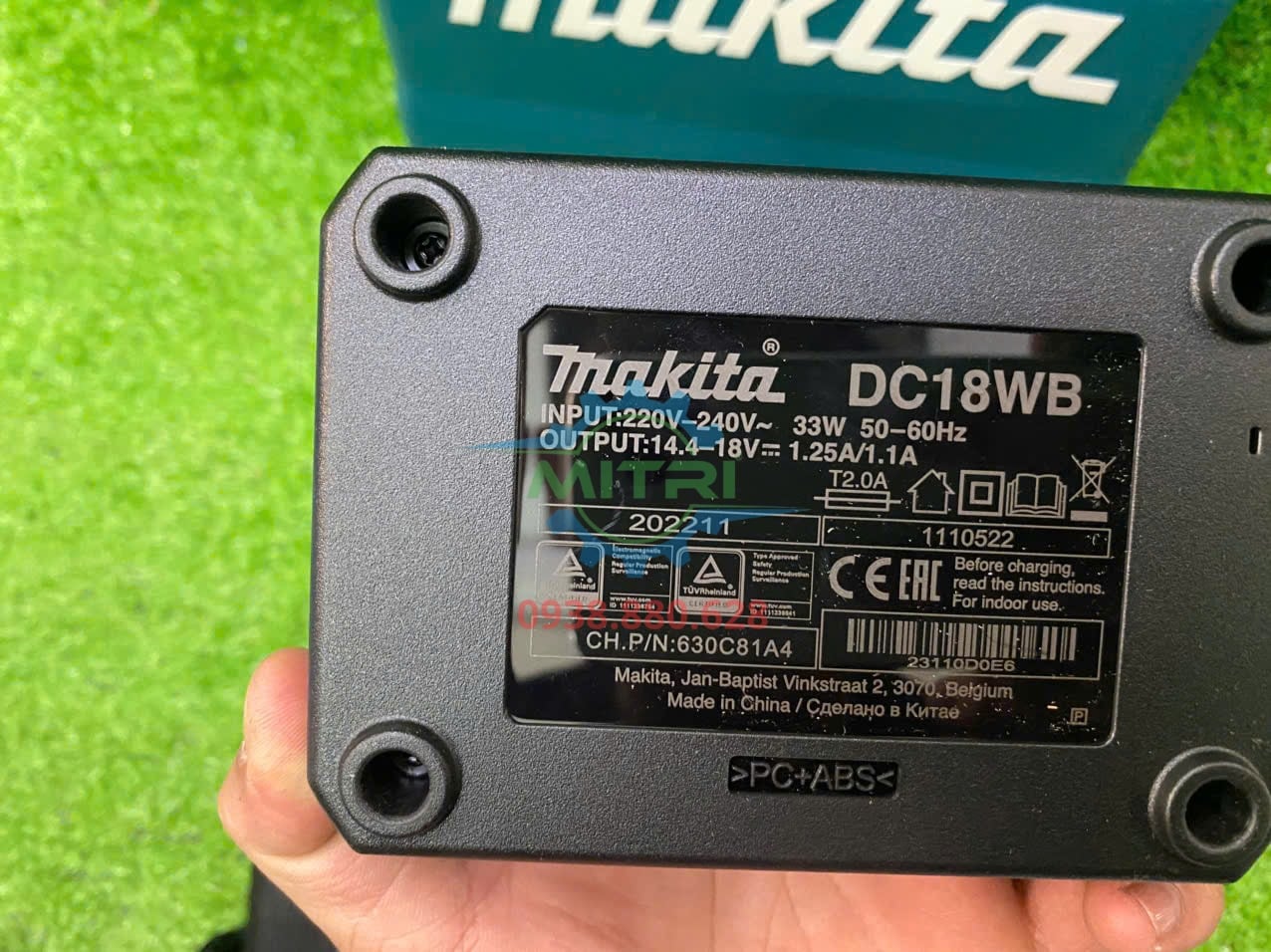 Máy siết bu lông pin Makita TW202D001 có kích thước thân không pin 176 x 79 x 191mm