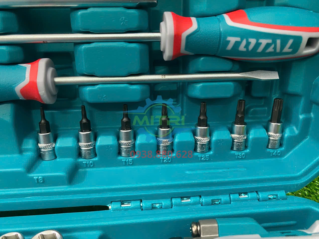 Bộ Total TIWLI2050 gồm 2 pin 4.0Ah và 1 sạc